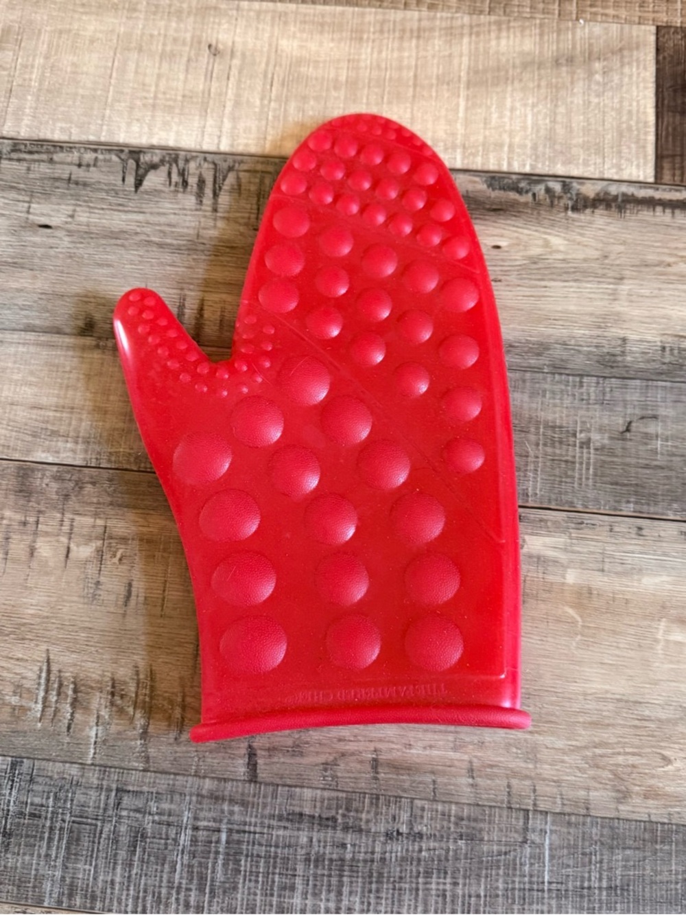 The Pampered Chef Red Silicone Oven Mitt